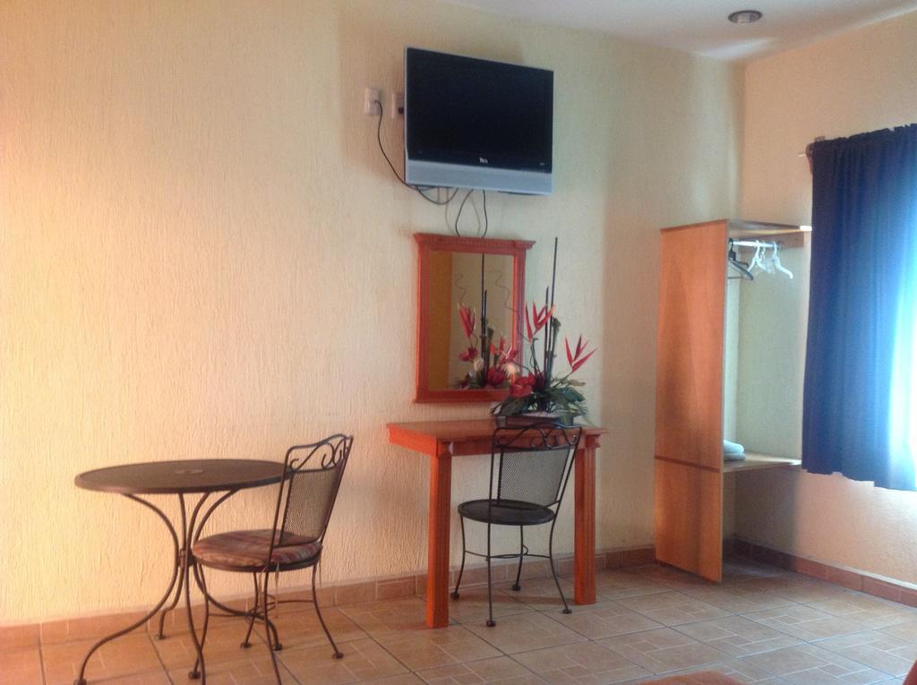 Hotel Genoves San Juan de los Lagos Zimmer foto