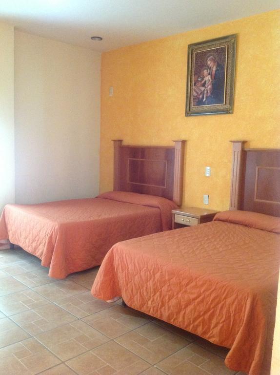 Hotel Genoves San Juan de los Lagos Zimmer foto