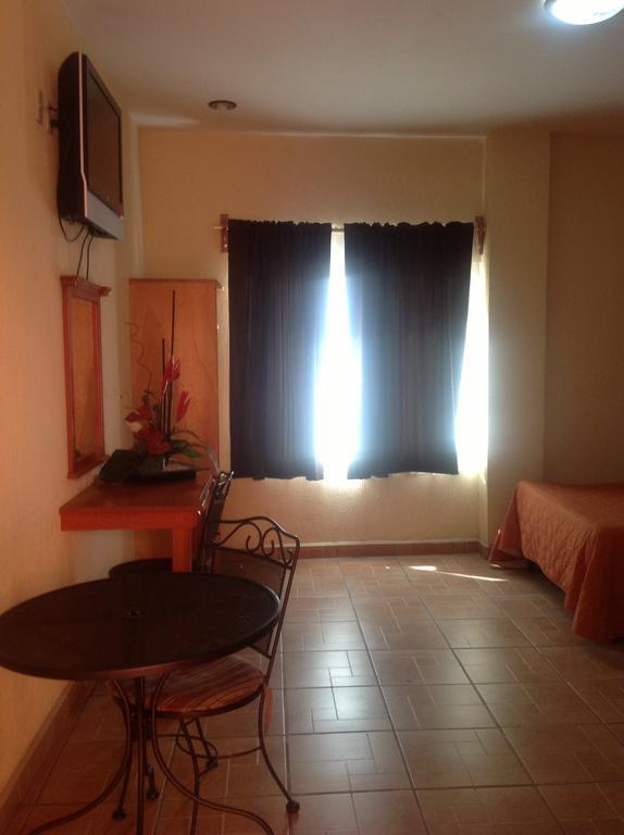 Hotel Genoves San Juan de los Lagos Zimmer foto